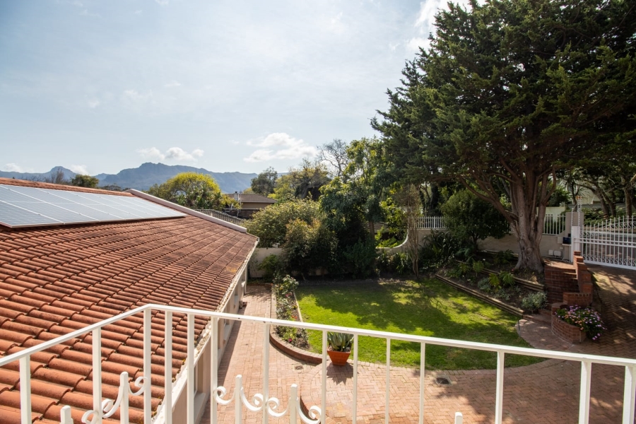 2 Bedroom Property for Sale in Belle Constantia Western Cape